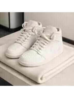 Pre-Owned Nike Air Jordan 1 Mid Size 8